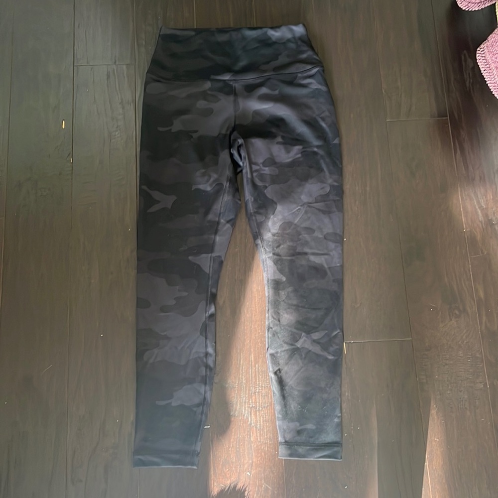 Camo print leggings size medium